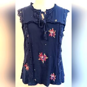 Pale Sky Blue embroidered floral boho sleeveless blouse W Lace trim. Large